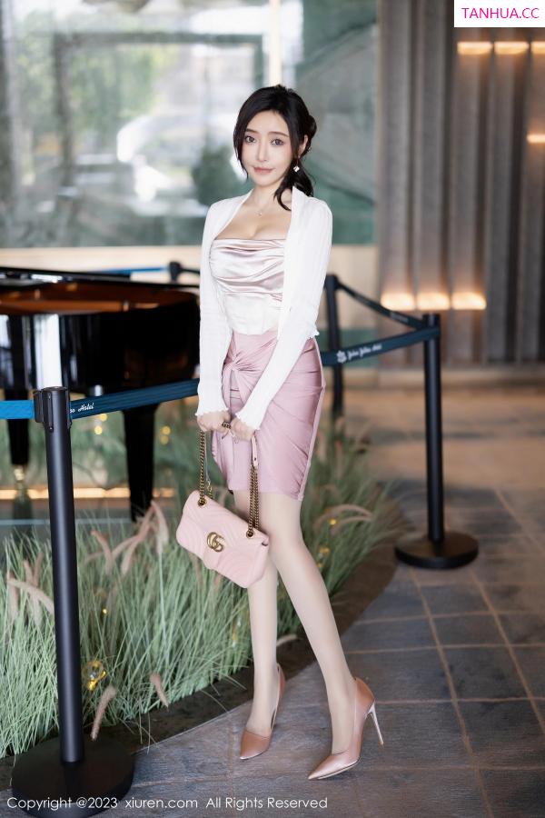 王馨瑶  [XiuRen]高清写真图 2023.11.09 No.7640 王馨瑶yanni 时尚美腿第4张图片